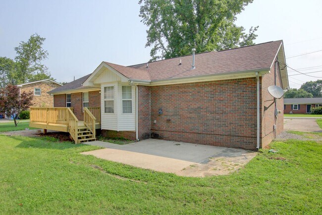 Building Photo - 2104 Pea Ridge Rd