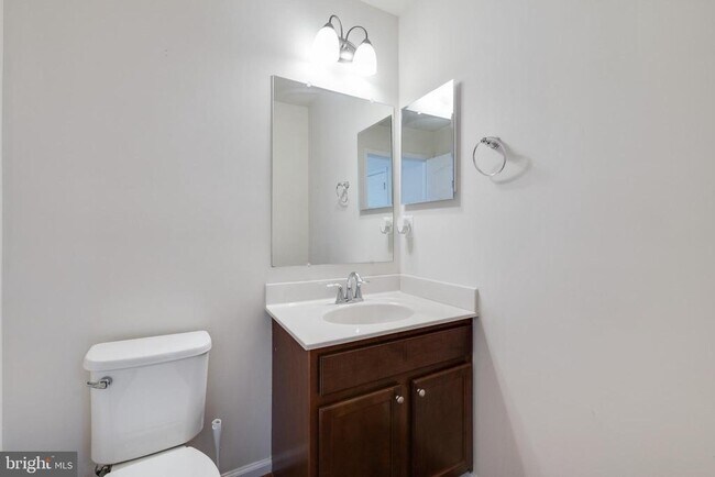 Building Photo - 2939 Sedgemore Pl
