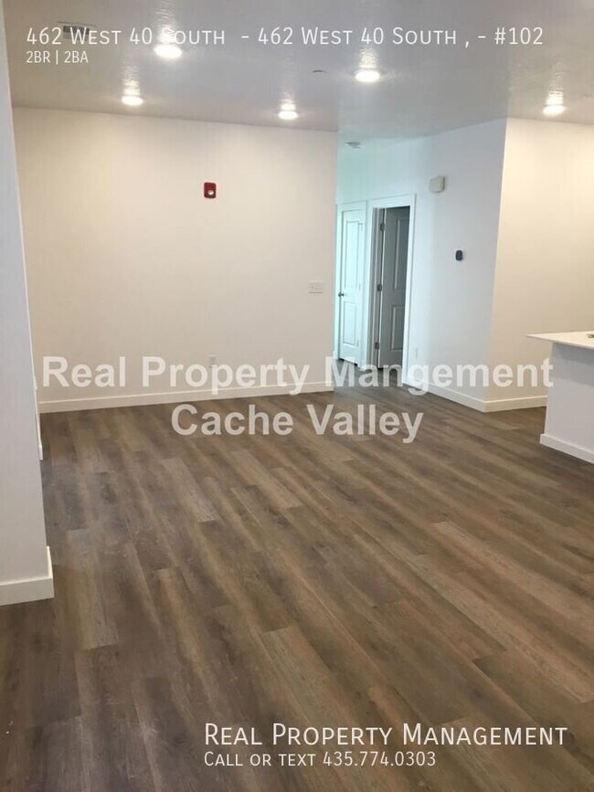 Building Photo - 462 W 40 S
