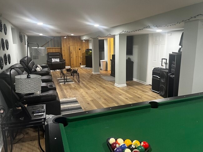 Building Photo - 13622 S School St