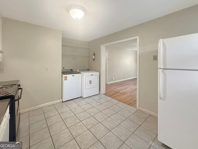Building Photo - 514 Clover Dr
