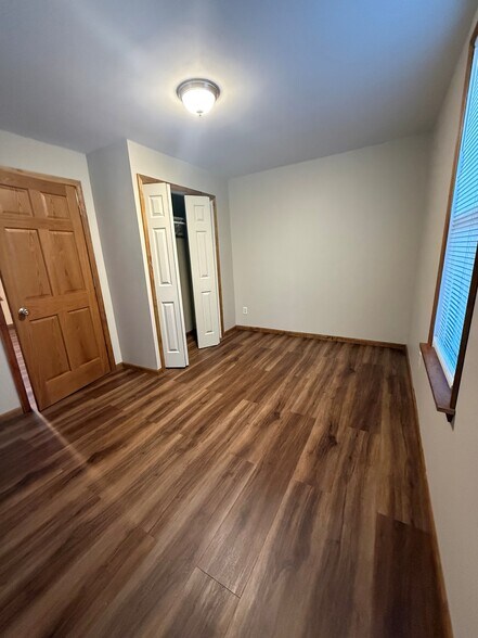 Building Photo - 816 E Cranston Rd