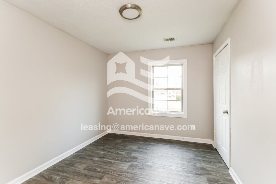 Building Photo - 4613 Beechbrook Rd