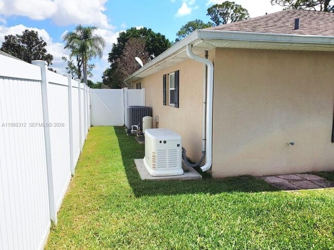 Building Photo - 4031 Santa Barbara Dr