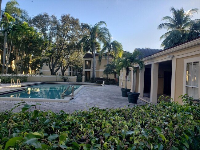 Building Photo - 949 Riverside Dr