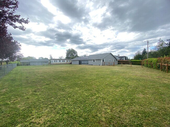 Building Photo - Spacious Buckley Home by Maris Farms