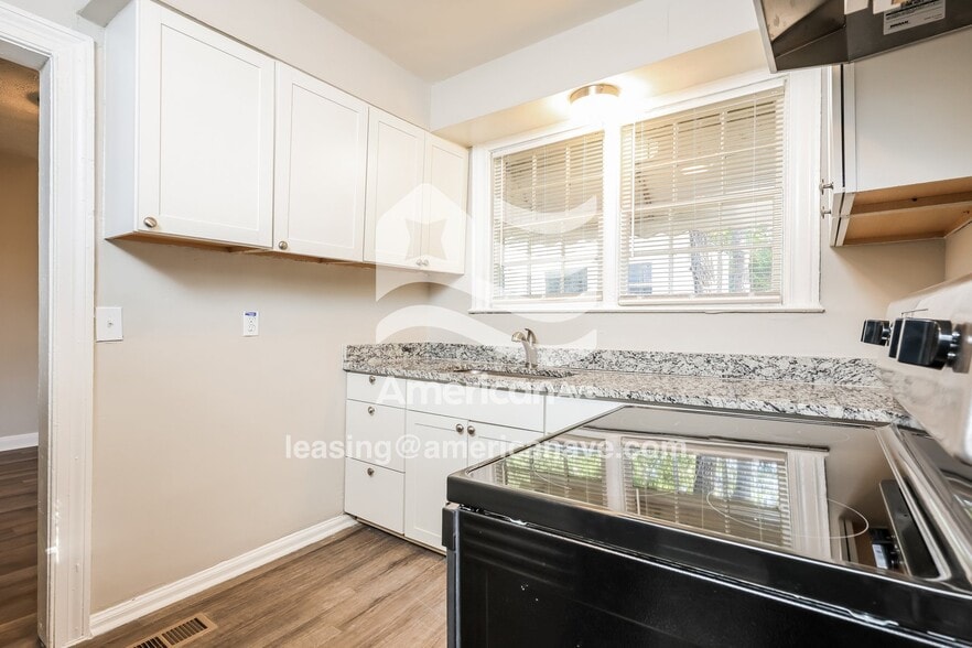 Building Photo - 2017 7th St