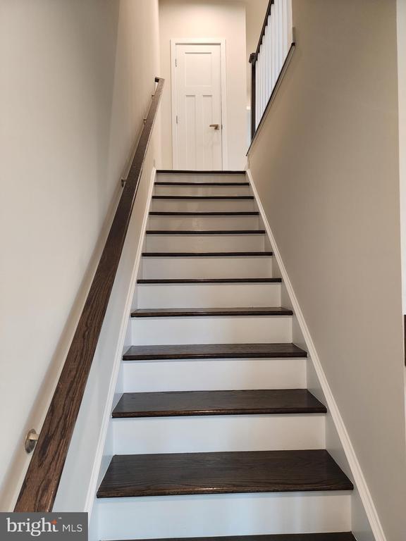 Building Photo - 321 E Cochran St