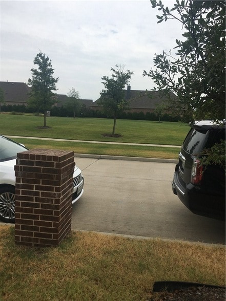 Building Photo - 8633 Ludlow Dr