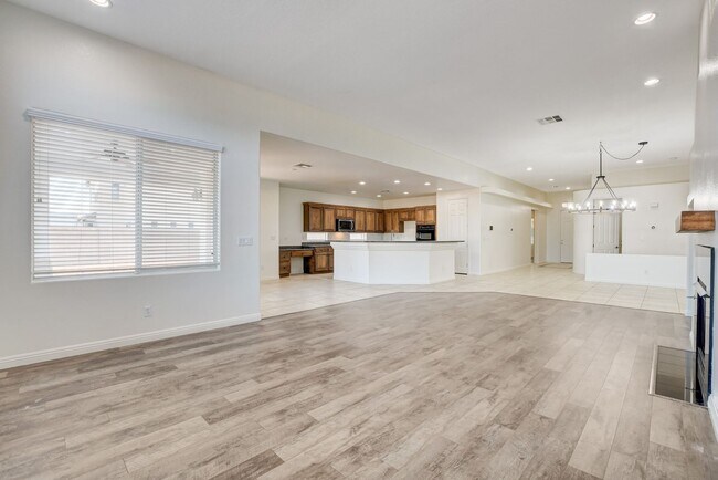 Building Photo - Single Family Home on 20k SQFT Lot in Gated Community