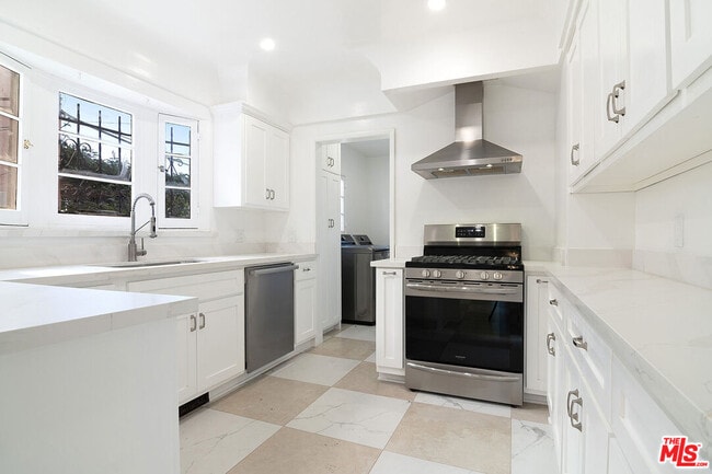 Building Photo - 1040 S Alfred St