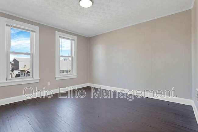 Building Photo - 793 E Starr Ave