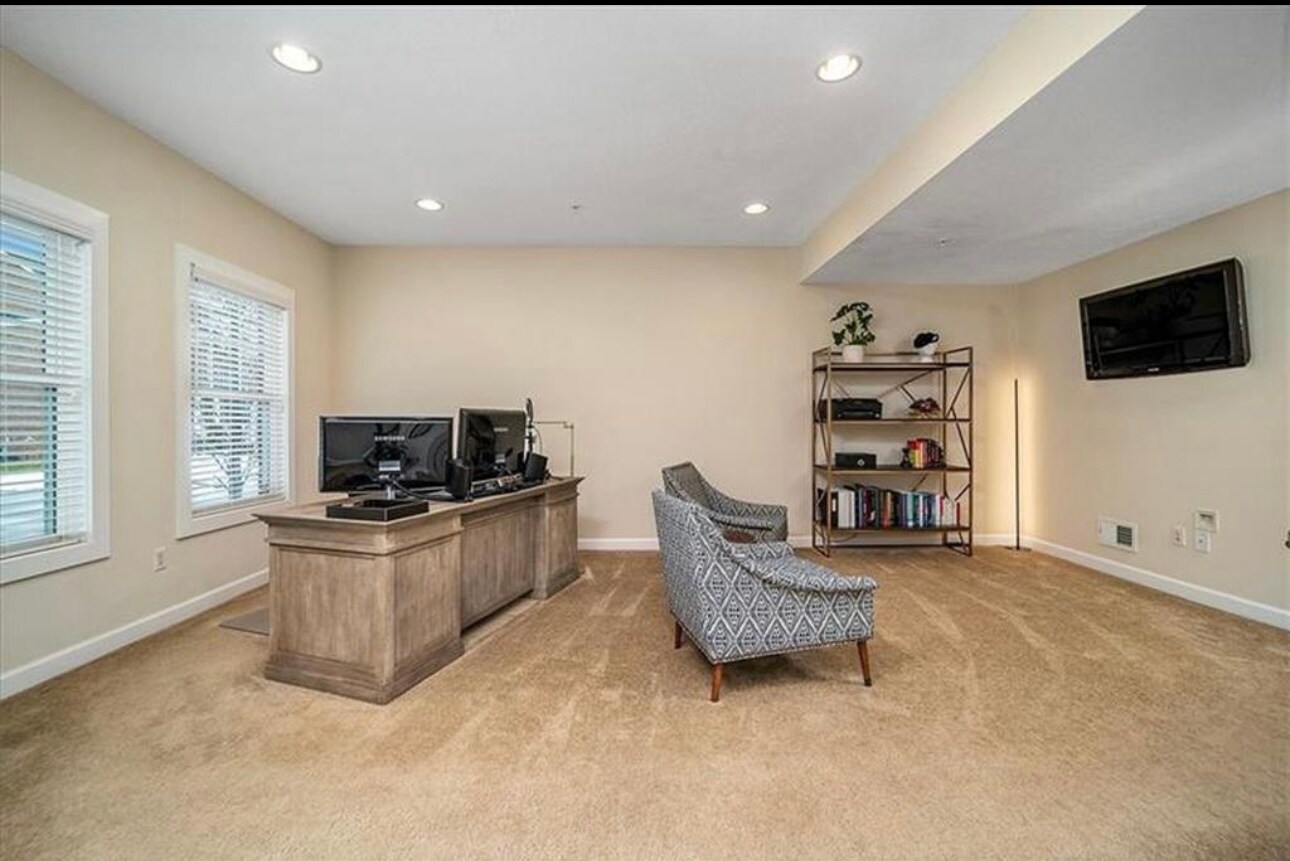 Building Photo - 323 Osona Ln