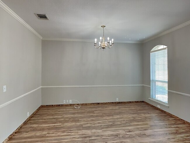 Building Photo - 2815 St Maria Dr