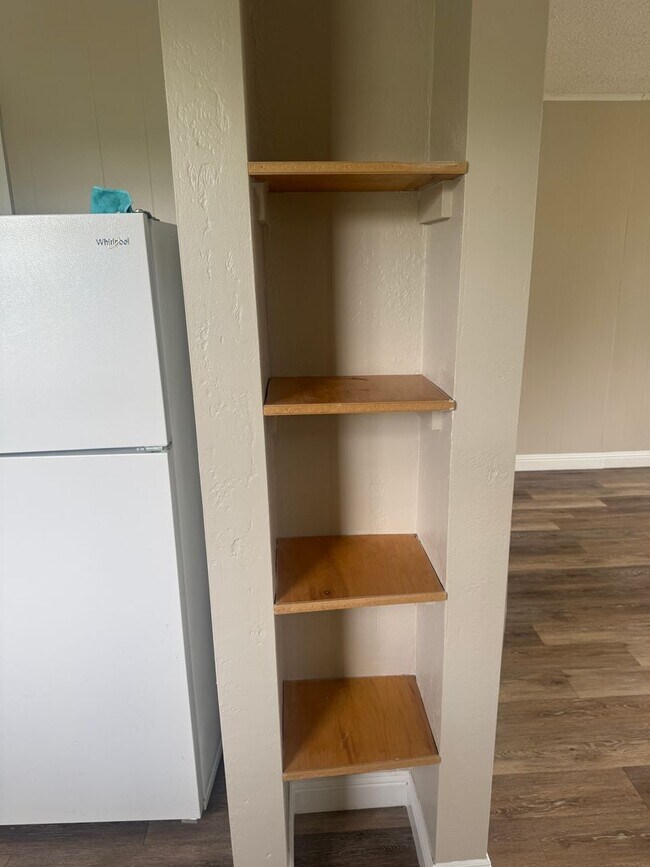 Building Photo - RARE CARSON LANE DUPLEX AVAILABLE