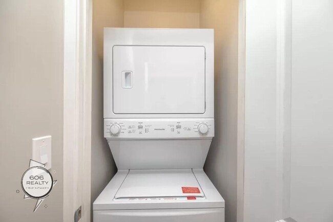 Building Photo - Belmont Cragin! 5201-5221 W Belmont Ave - 3148-3152 N Laramie Ave