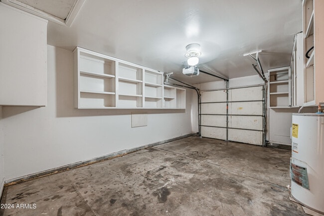 Building Photo - 2859 E Irwin Ave