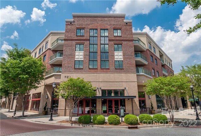 Building Photo - Gorgeous 1 bedroom, 1 bathroom condo in Mo...