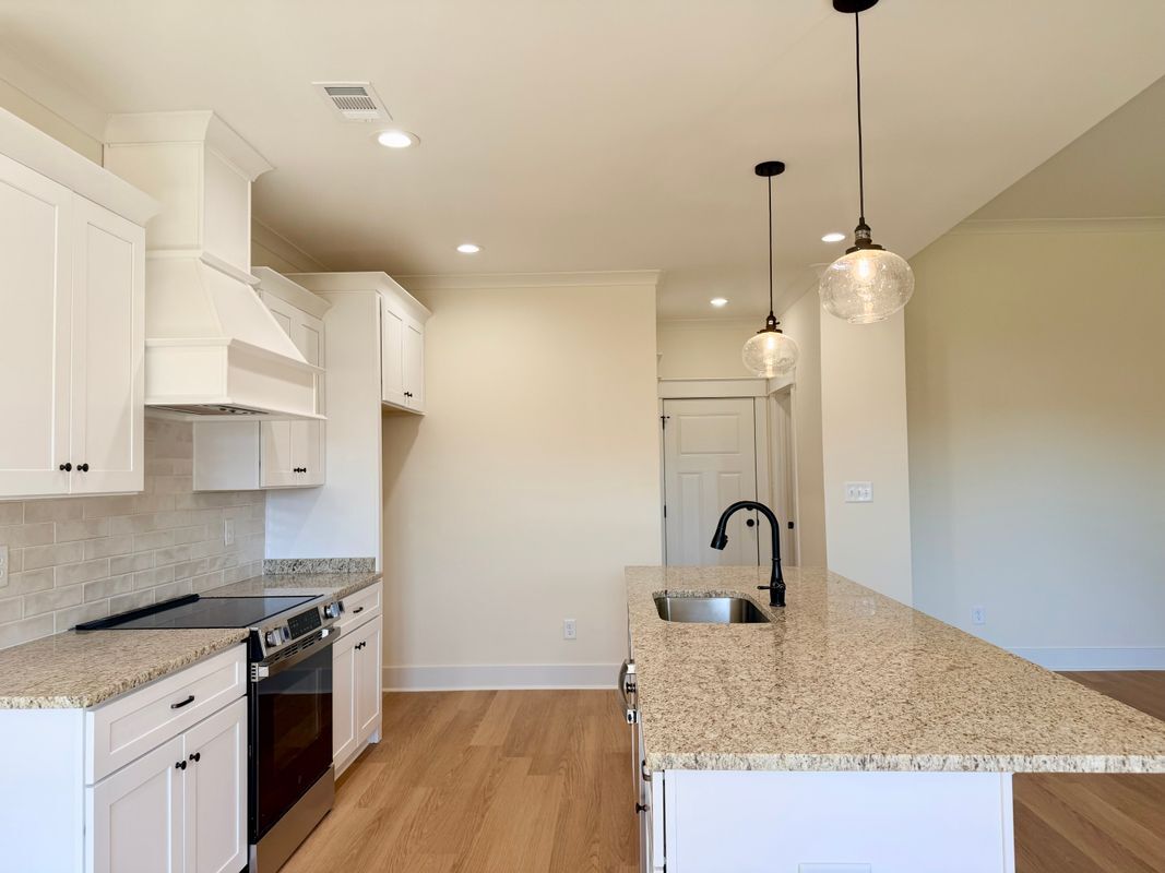 Building Photo - 609 Bristleleaf Path