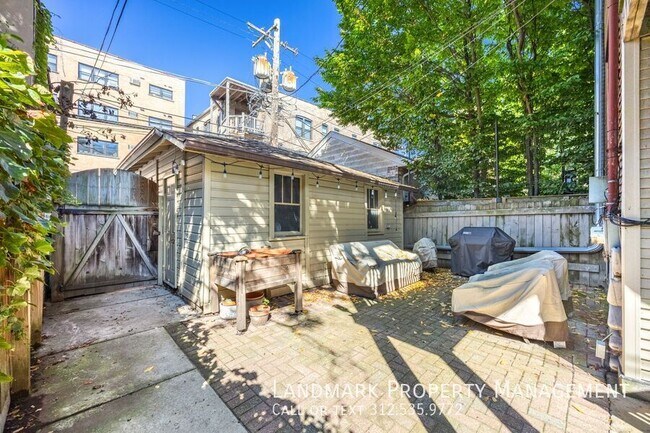 Building Photo - 544 W Fullerton Pkwy