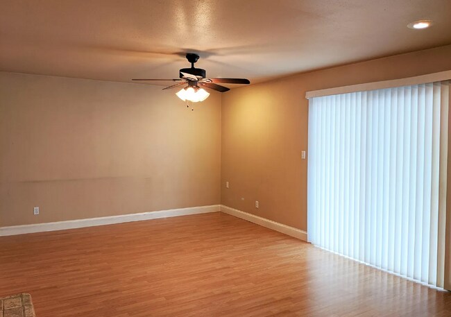 Building Photo - 345 E Encore Dr