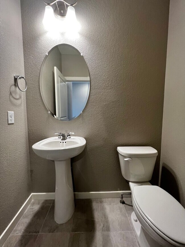 Building Photo - Gorgeous 4 Bed, 2.5 Bath New-Build in Bert...