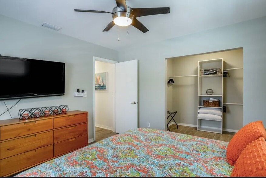 Building Photo - 1518 SE 32nd St