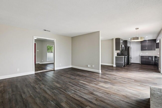 Building Photo - 5900 Gateshead Dr