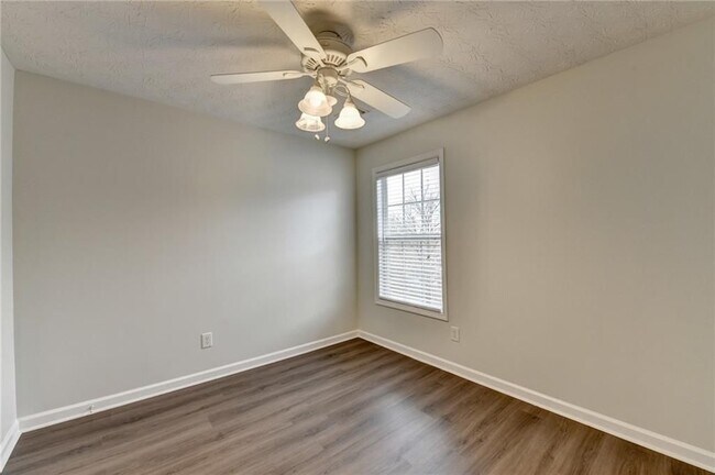 Building Photo - 6670 Island Pointe Dr