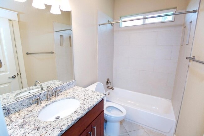 Building Photo - 1800 Richcreek Rd