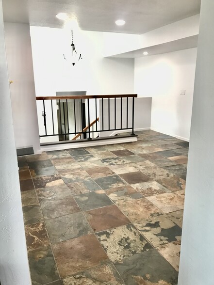 Dinning Room - 7800 E Lincoln Dr
