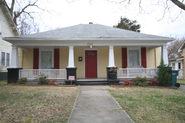 Primary Photo - Spacious 3 Bed / 2 Bath Trinity Park Home ...