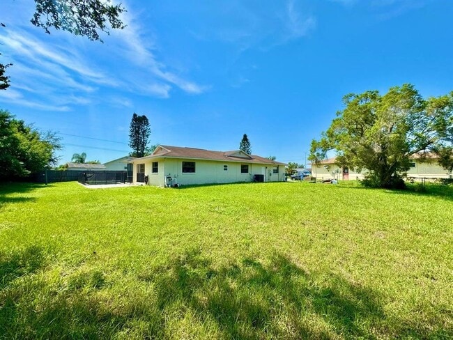 Building Photo - 2414 San Luis Rd