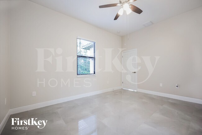 Building Photo - 2710 4th St SW