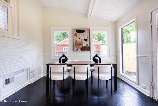 Building Photo - 1671 Trigg St