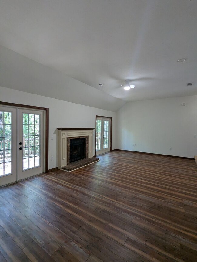 Building Photo - 3/2 : Nestled in the highly desirable Haile Plantation community