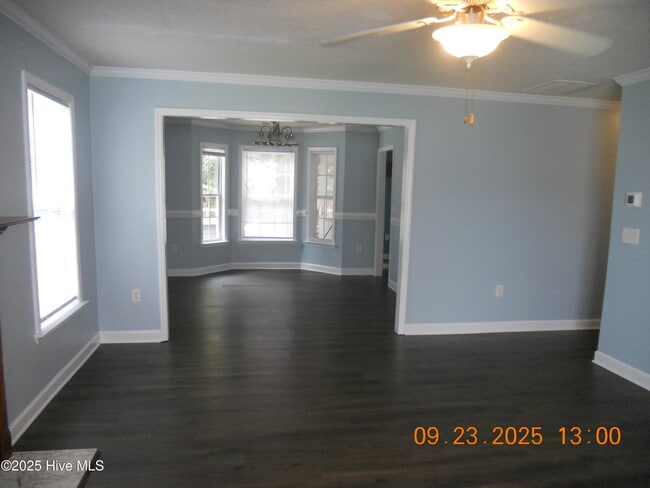 Building Photo - 105 Spring Leaf Ln