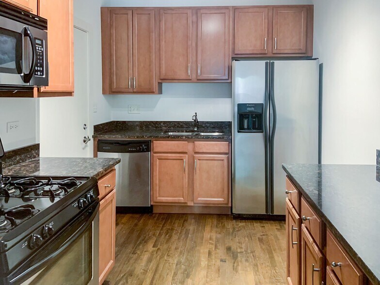 Building Photo - 3455 N Wolcott Ave