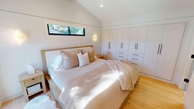 Building Photo - Elevated Living Fully Furnished