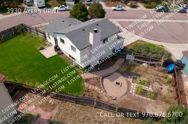 Building Photo - Huge Double Lot, Fully Fenced Yard - Briar...