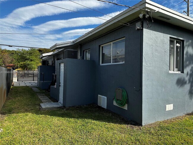 Building Photo - 6844 NW 5th Ave