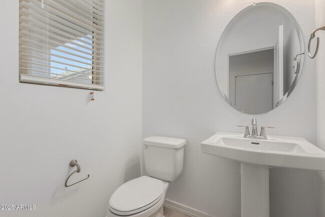 Building Photo - 14633 W Sand Hills Rd