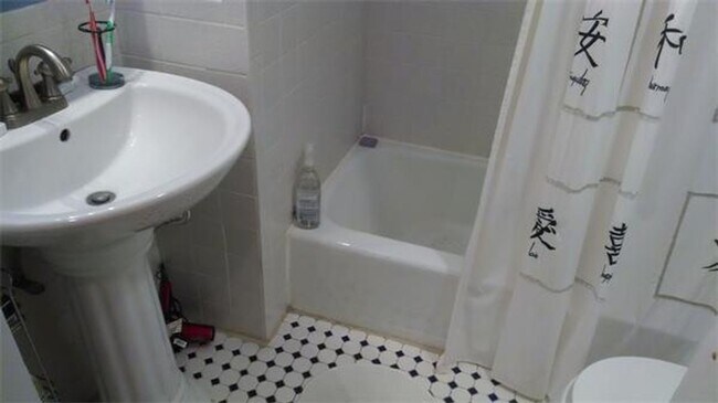 Building Photo - Renovated 1 bed and 1 bath