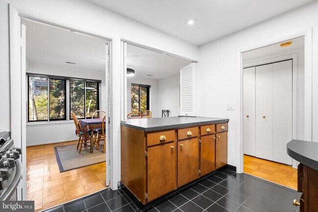 Building Photo - 110 Cross Keys Rd