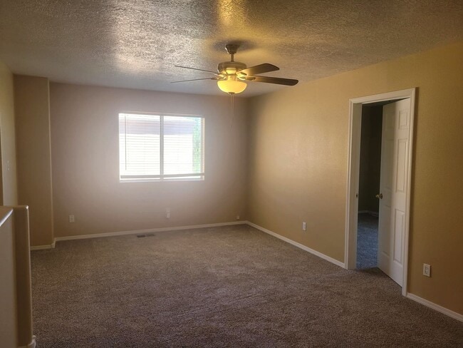 Building Photo - Spacious 4 Bedroom Home in Ventana Ranch. Upstairs living space! Great location!
