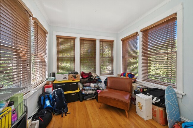 Building Photo - 4937 N Talman Ave