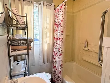 Building Photo - 213 Lindale St