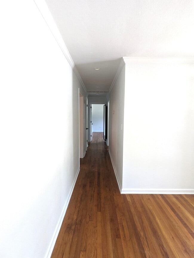 Building Photo - 222 Patrician Dr