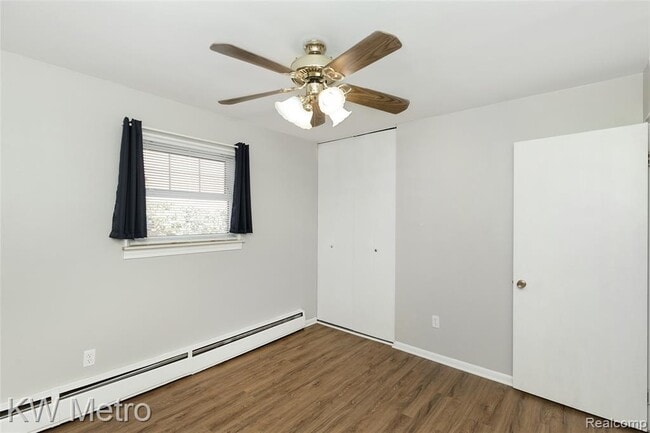 Building Photo - 2817 W 13 Mile Rd