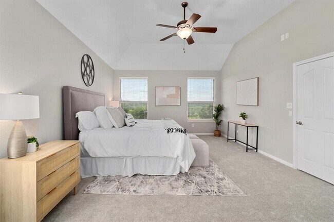 Building Photo - 6611 Yaupon Dr